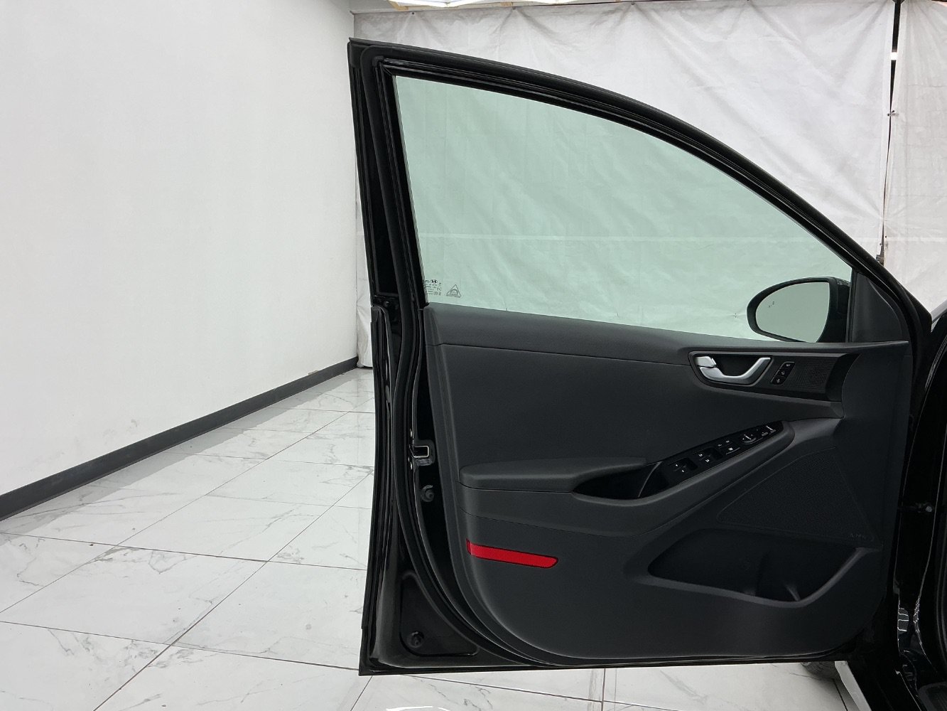 Used 2019 Hyundai Ioniq Limited FWD image 18
