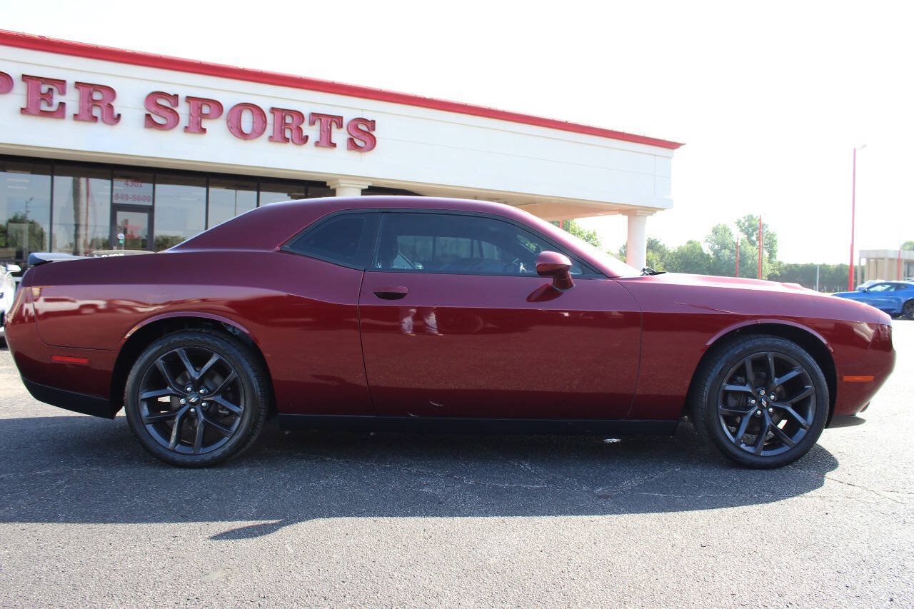 Used 2019 Dodge Challenger SXT w/ Blacktop Package RWD image 3
