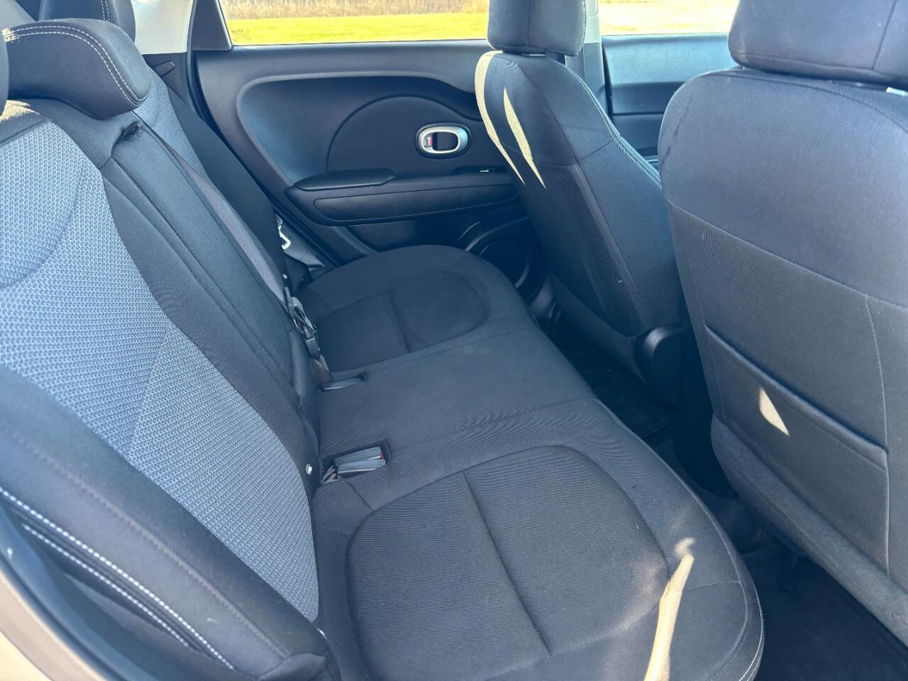 Used 2017 Kia Soul + image 10