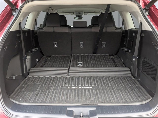 Used 2023 Toyota Highlander L image 12