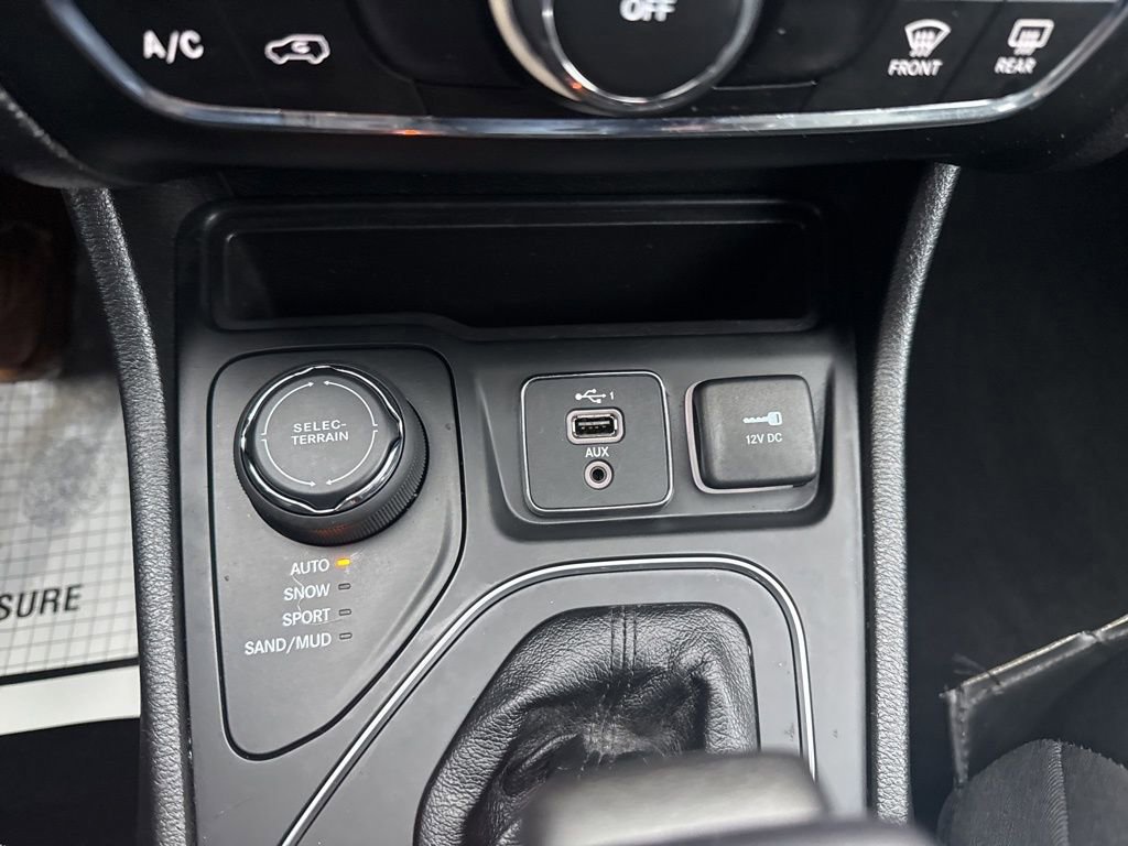 Used 2021 Jeep Cherokee Latitude Lux image 36