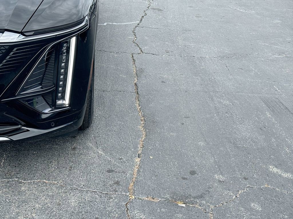 Used 2025 Cadillac Lyriq Sport AWD/4WD image 10