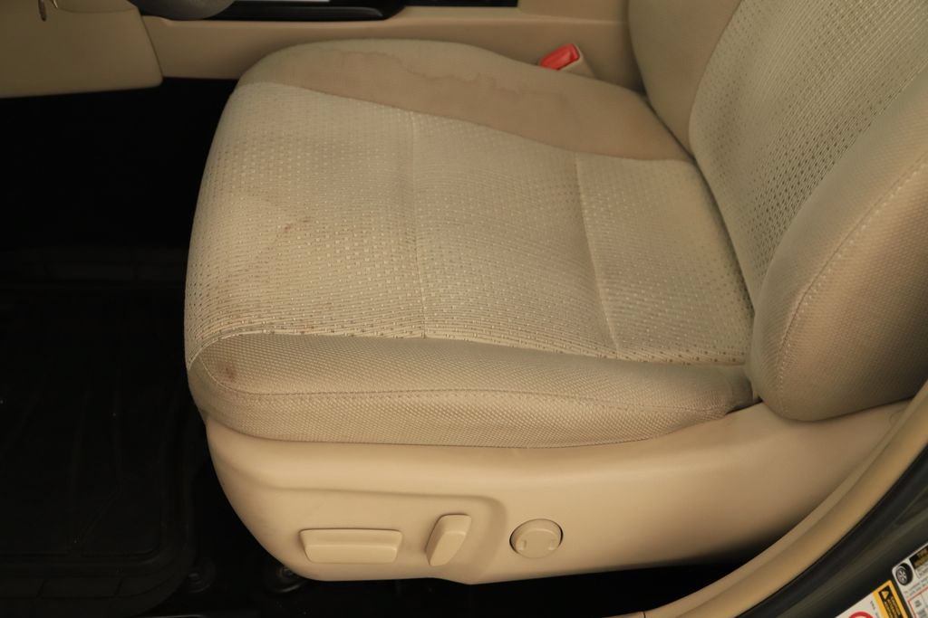 Used 2014 Toyota Camry LE FWD image 25