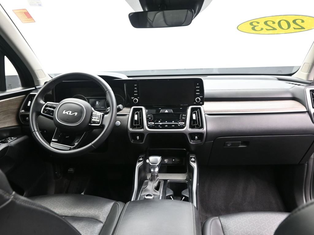 Used 2023 Kia Sorento S w/ Panoramic Sunroof Package image 11