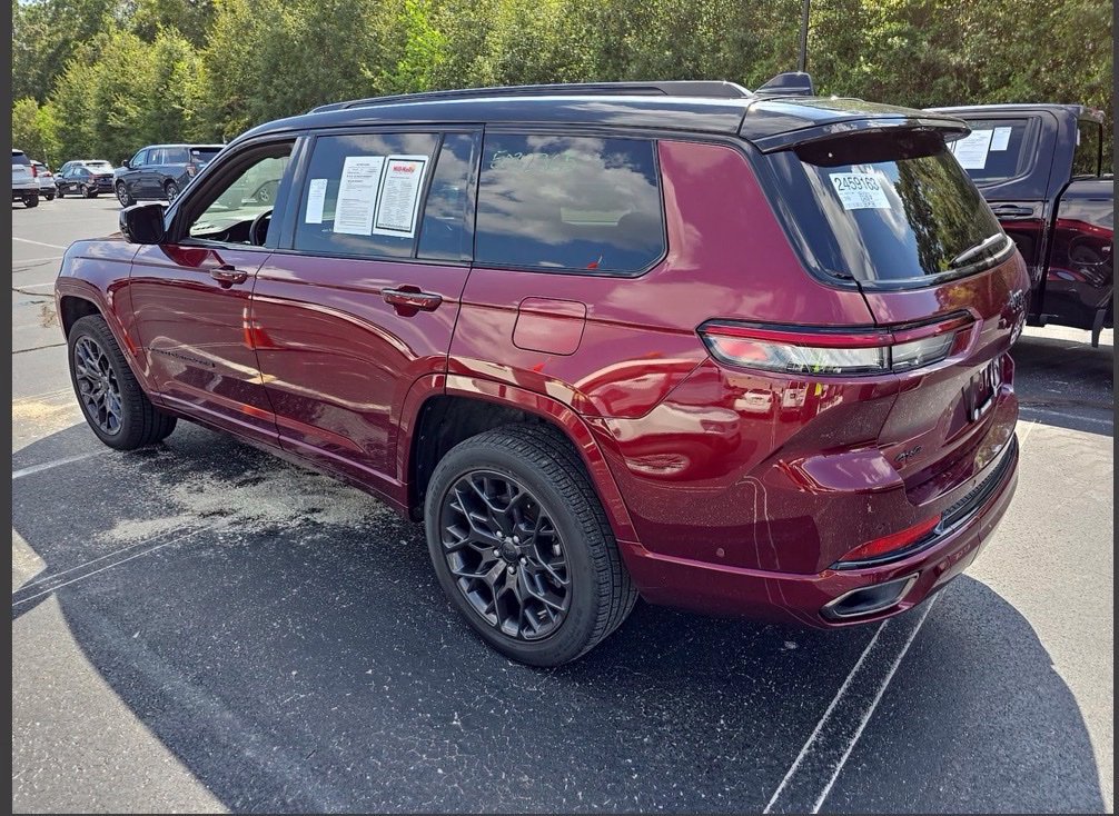 Used 2025 Jeep Grand Cherokee L Summit w/ Obsidian Package AWD/4WD image 3