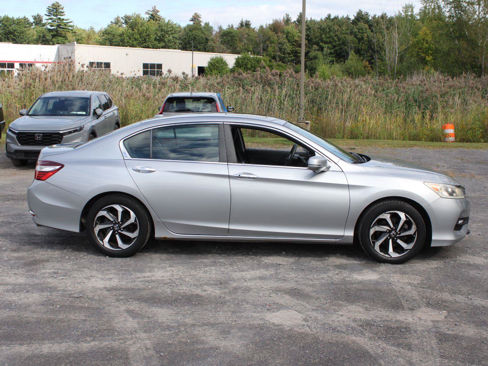 Used 2016 Honda Accord EX image 4
