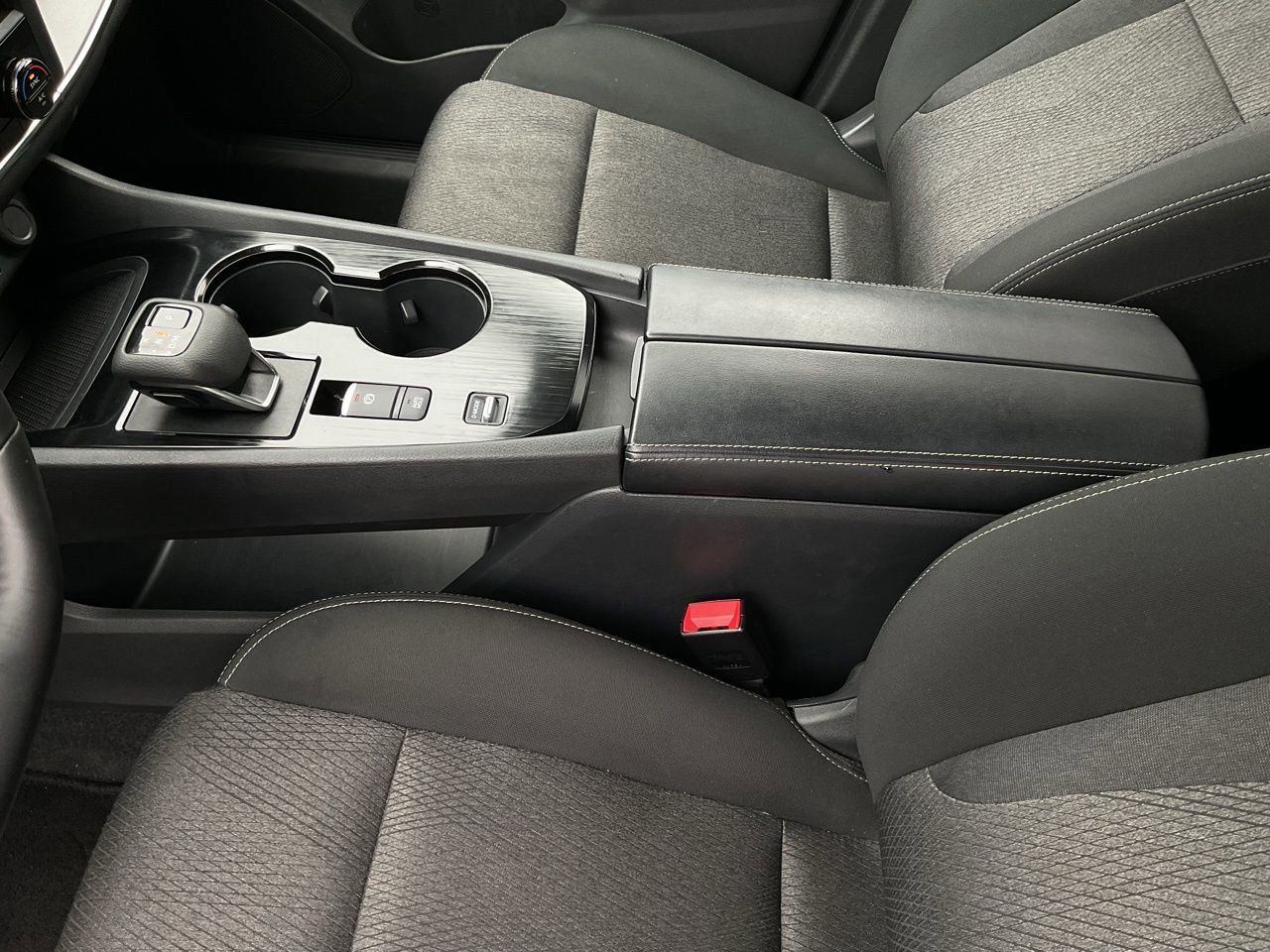 Used 2025 Nissan Rogue SV FWD image 33