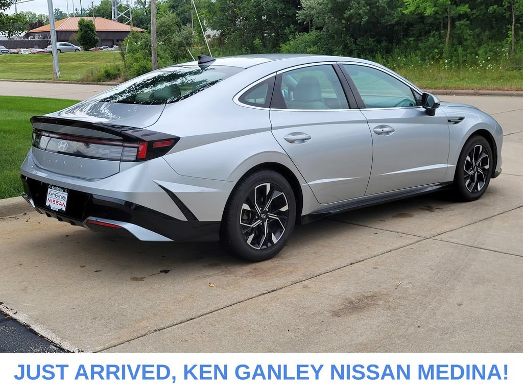 Used 2025 Hyundai Sonata SEL FWD image 3