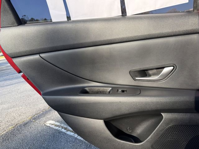 Used 2022 Hyundai Elantra SE FWD image 20