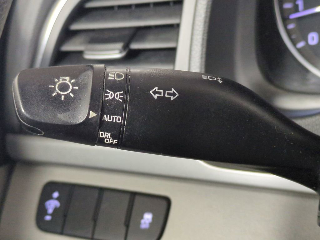 Used 2017 Hyundai Elantra SE image 24