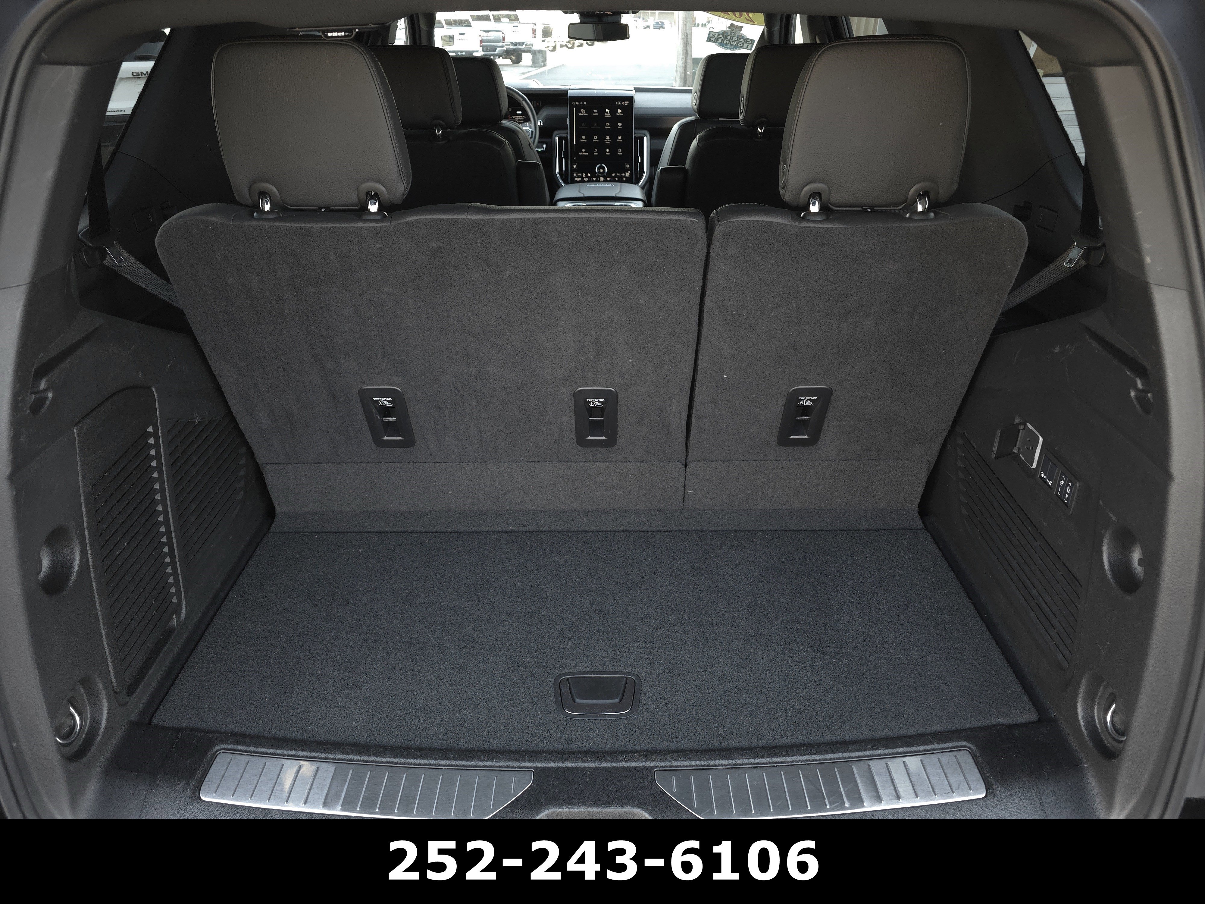 Used 2025 GMC Yukon Denali AWD/4WD image 42