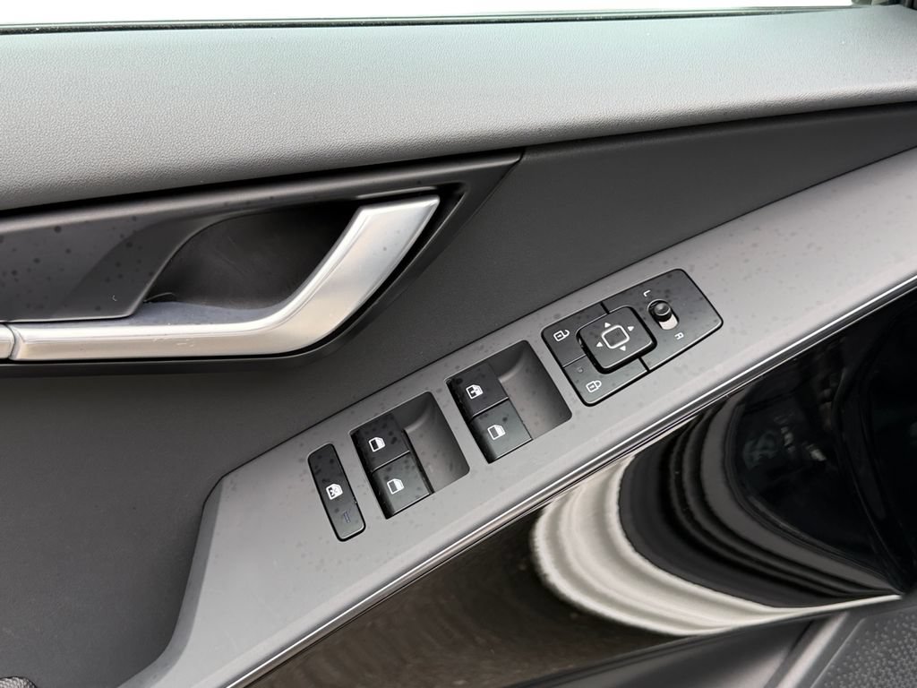 Certified 2025 Kia Niro Wind FWD image 16