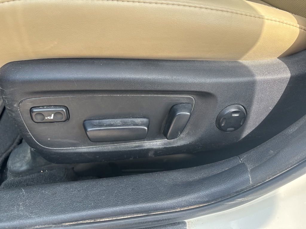 Used 2013 Toyota Avalon Limited FWD image 14