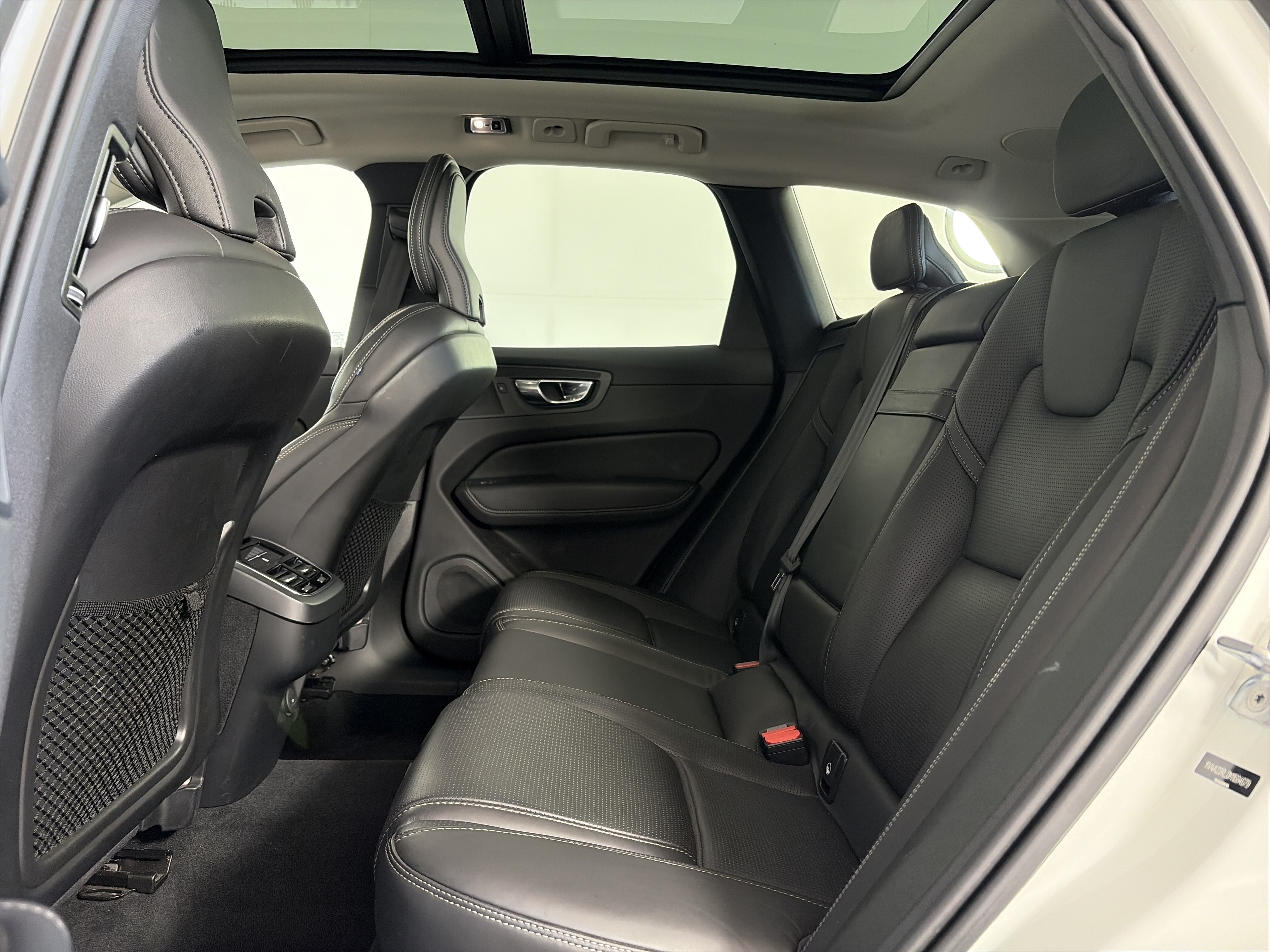 Used 2021 Volvo XC60 T6 Inscription w/ Protection Package Premier AWD/4WD image 8