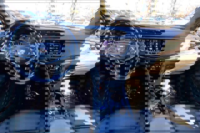 Used 2024 Cadillac XT5 Luxury image 15