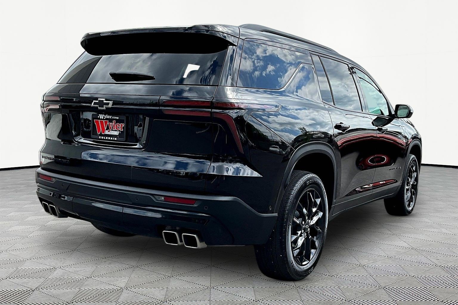 Used 2025 Chevrolet Traverse LT w/ Enhanced Driving Package AWD/4WD image 6