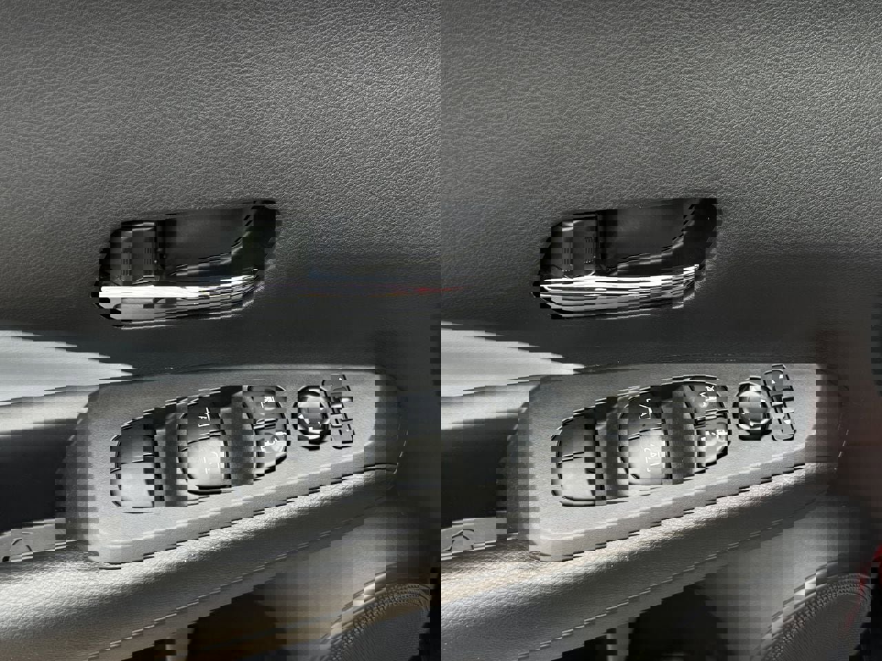 Used 2023 Nissan Kicks SR w/ SR Premium Package image 23