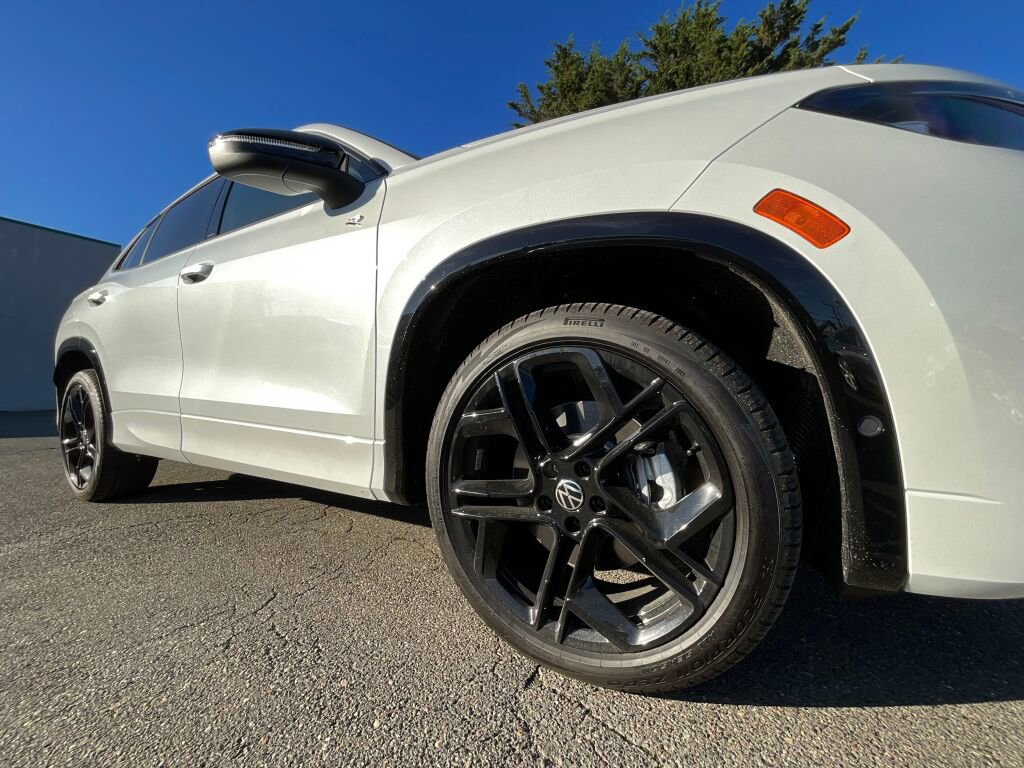 New 2025 Volkswagen Tiguan SE R-Line image 10