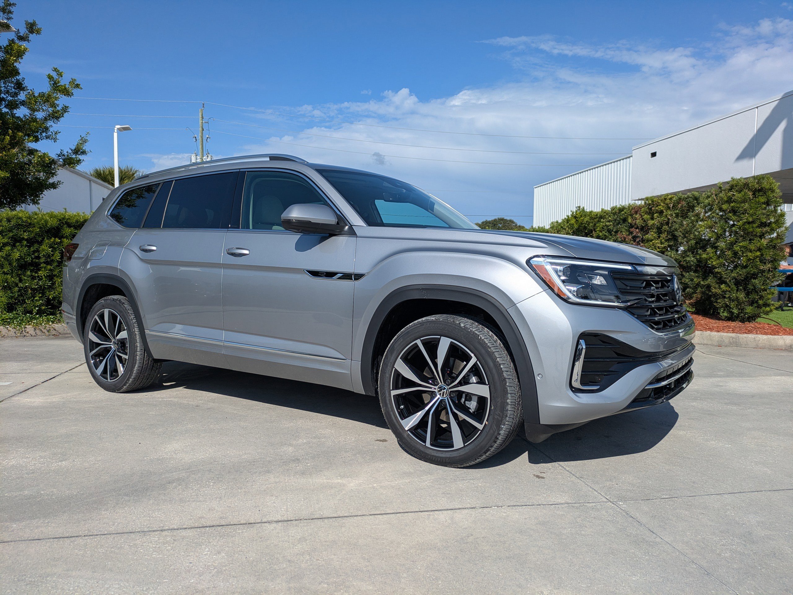 New 2026 Volkswagen Atlas SEL Premium R-Line AWD/4WD image 2