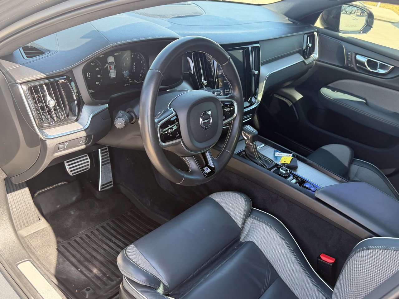Used 2020 Volvo V60 T6 R-Design FWD image 15