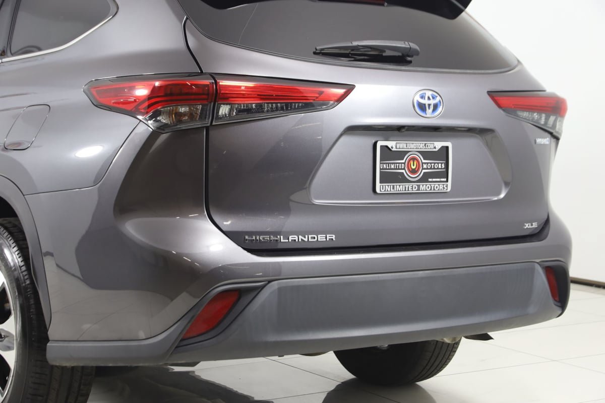 Used 2022 Toyota Highlander XLE FWD image 21