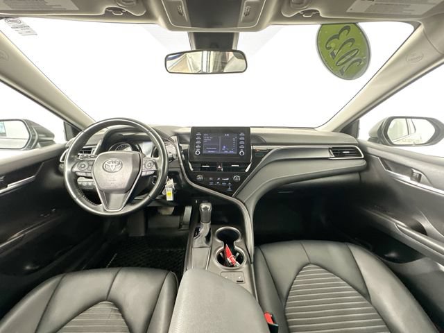 Used 2023 Toyota Camry SE FWD image 3