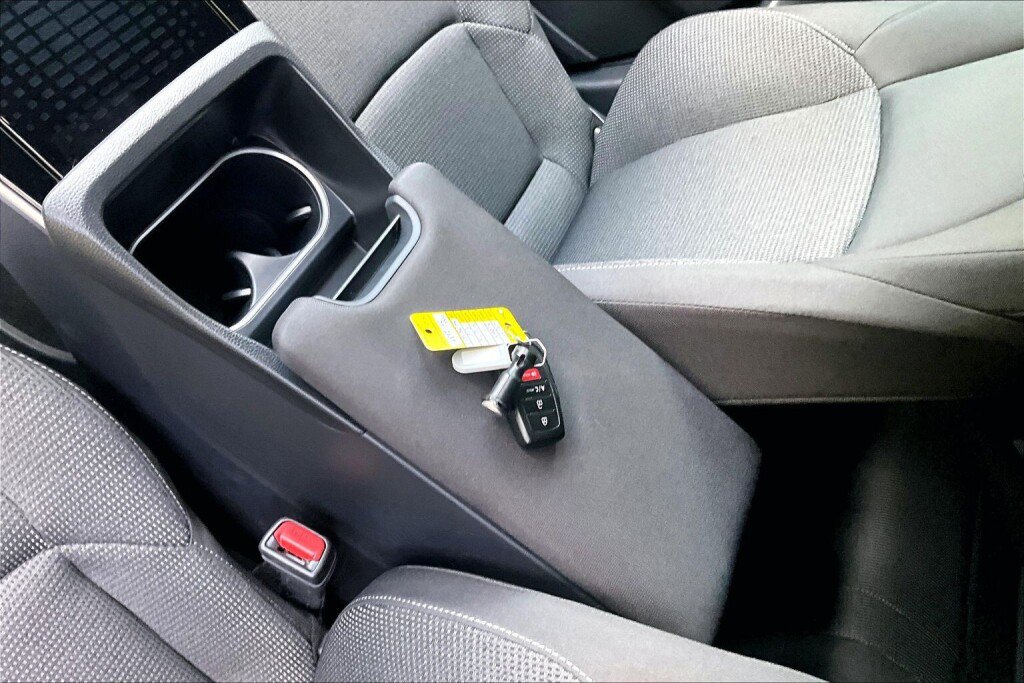 Certified 2025 Subaru Solterra AWD/4WD image 17