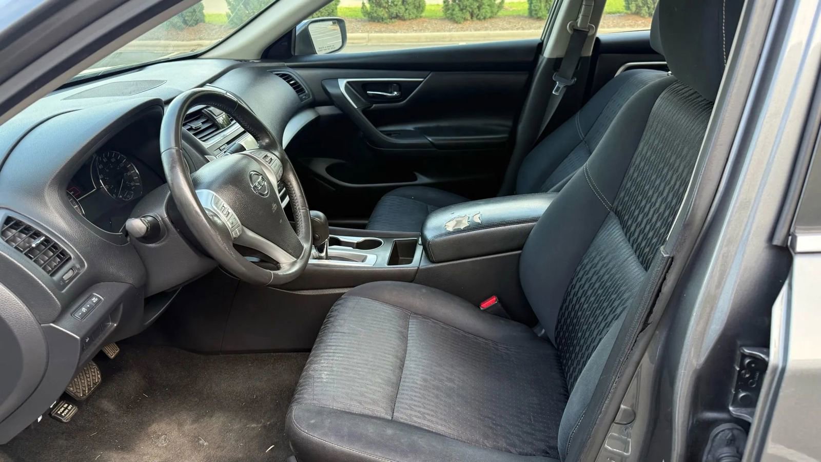 Used 2017 Nissan Altima 2.5 SV image 9