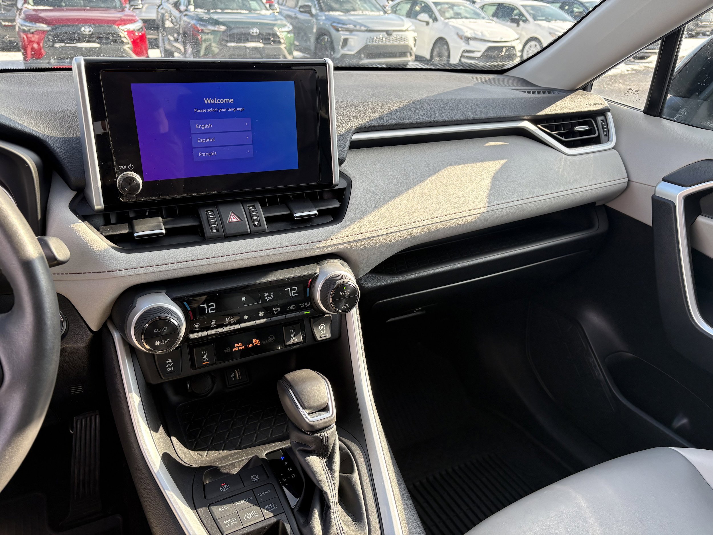 Used 2023 Toyota RAV4 XLE Premium image 9