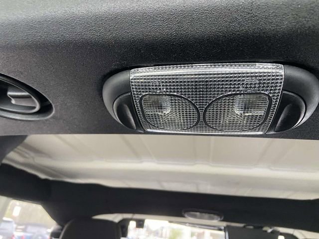 Used 2018 Jeep Wrangler Unlimited Sahara image 30