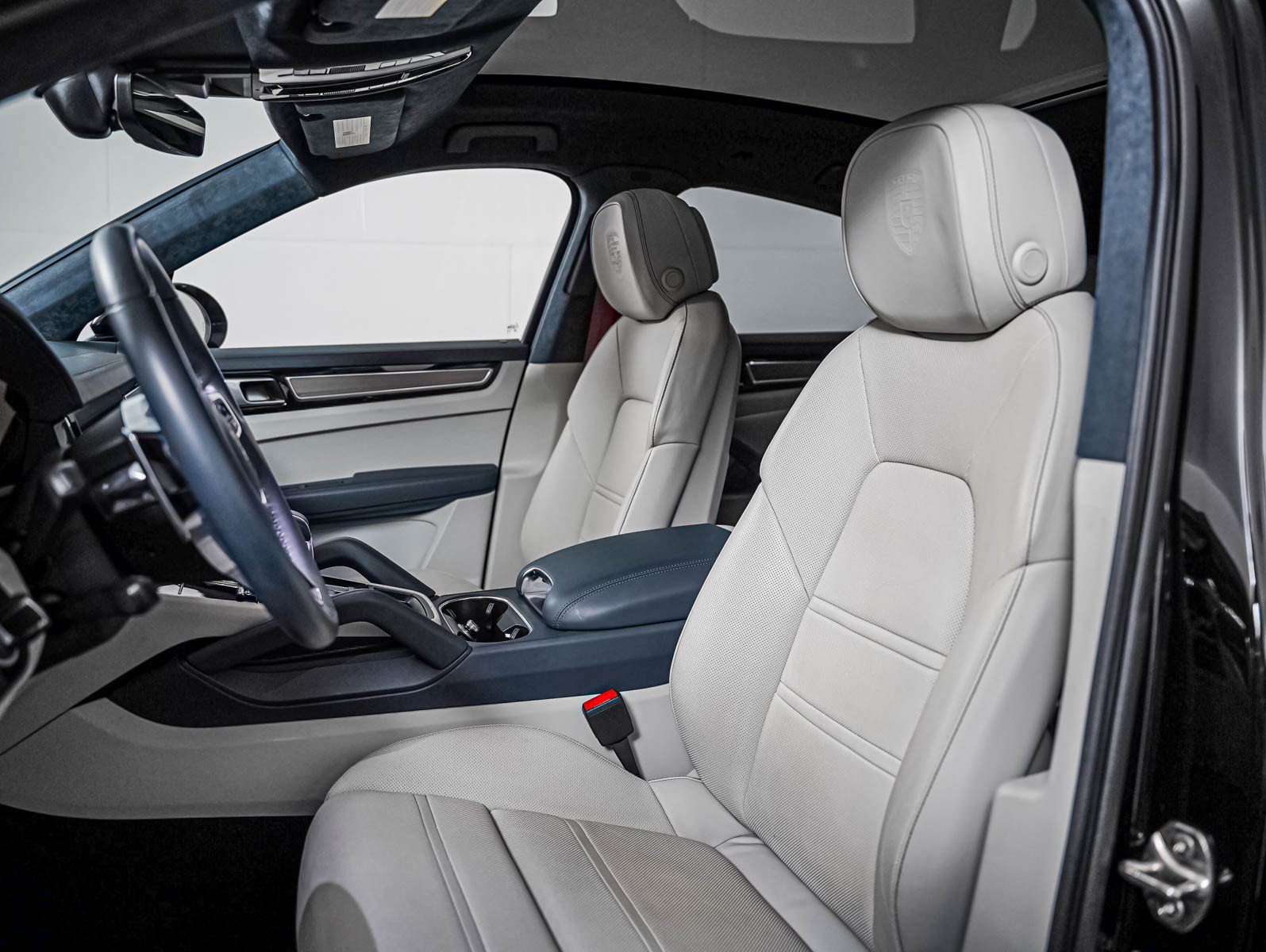 Certified 2023 Porsche Cayenne GTS AWD/4WD image 5