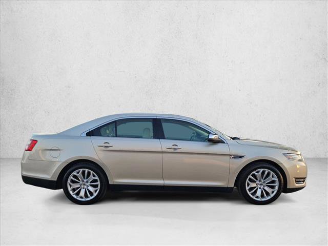 Used 2018 Ford Taurus Limited image 4