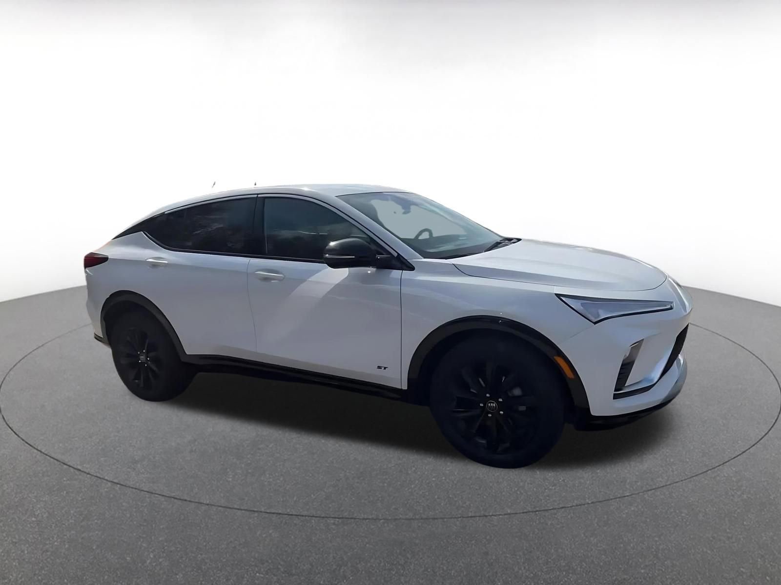 Used 2025 Buick Envista Sport Touring image 2