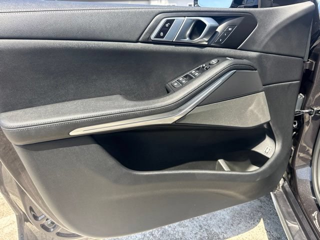 Used 2022 BMW X5 xDrive45e w/ Climate Comfort Package AWD/4WD image 14