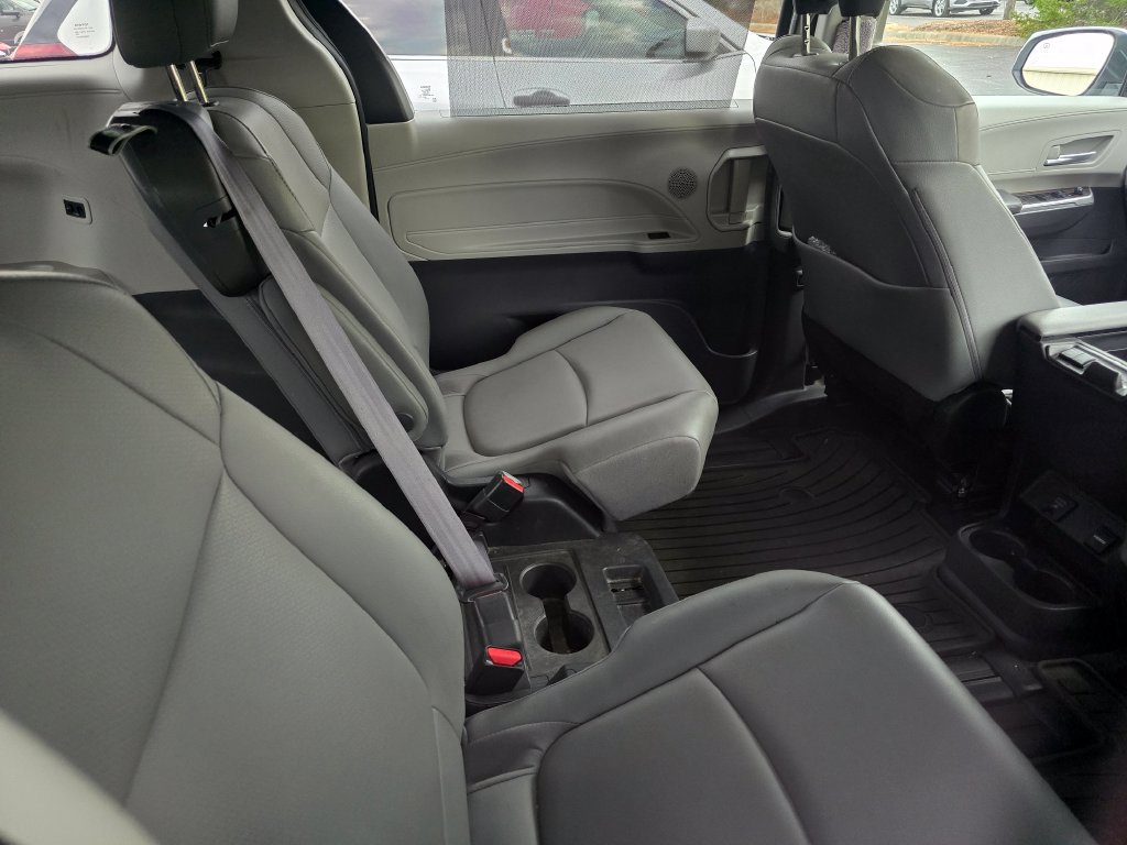 Certified 2022 Toyota Sienna XLE w/ XLE Plus Package FWD image 14