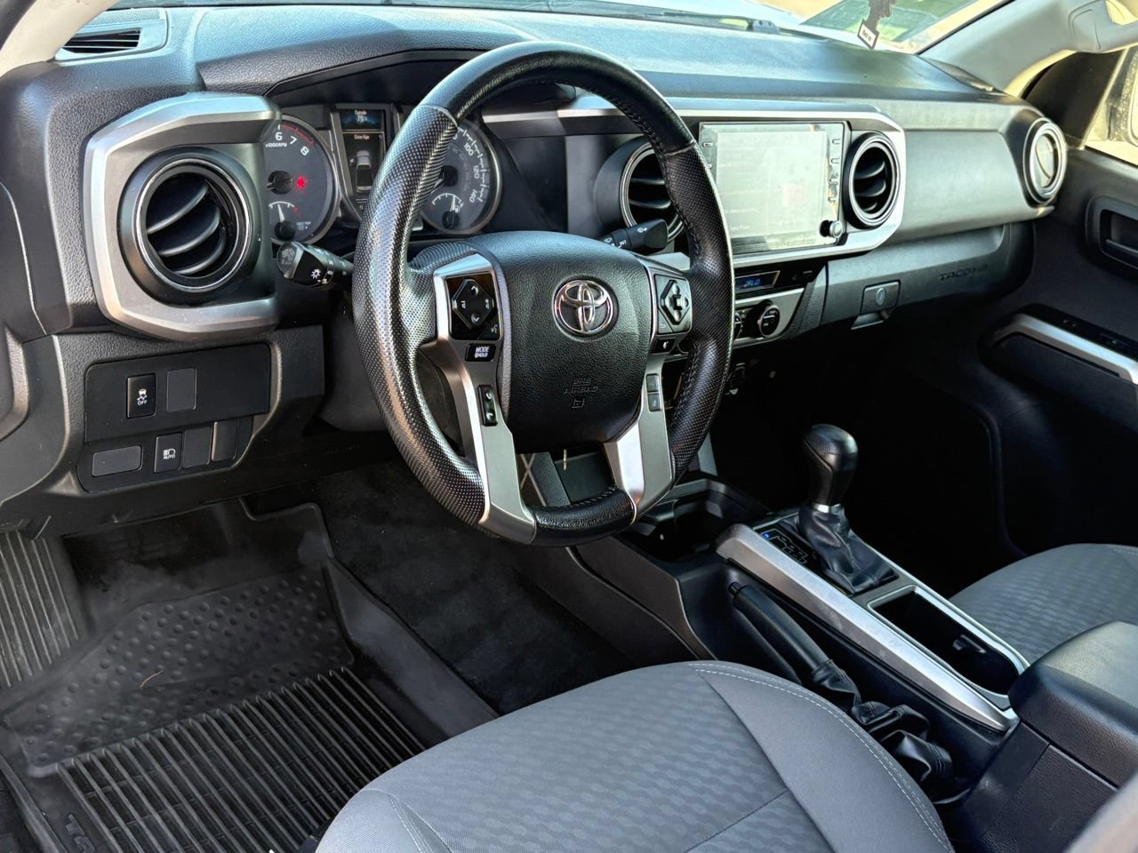 Used 2022 Toyota Tacoma SR5 AWD/4WD image 12