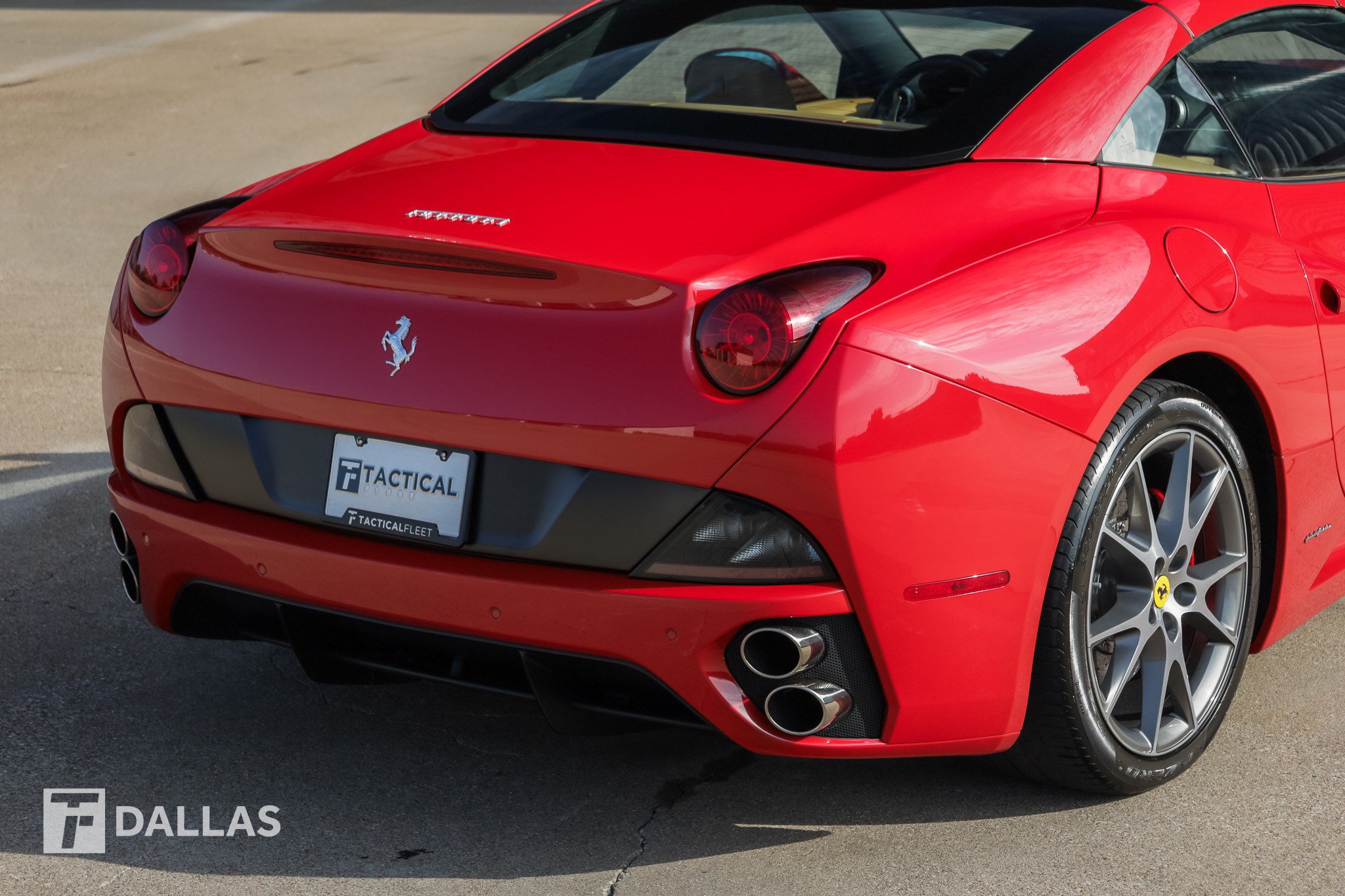Used 2010 Ferrari California RWD image 16