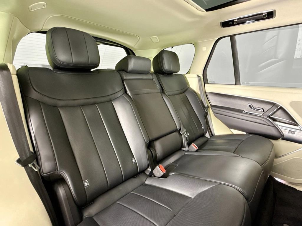 Used 2023 Land Rover Range Rover SE image 15
