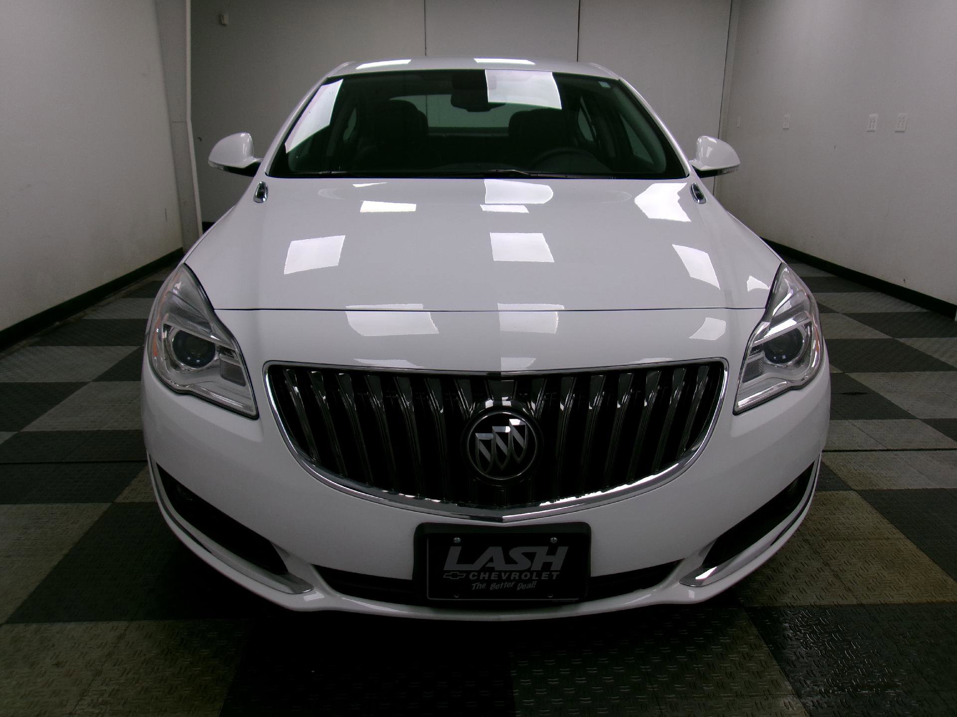 Used 2017 Buick Regal Sport Touring image 15