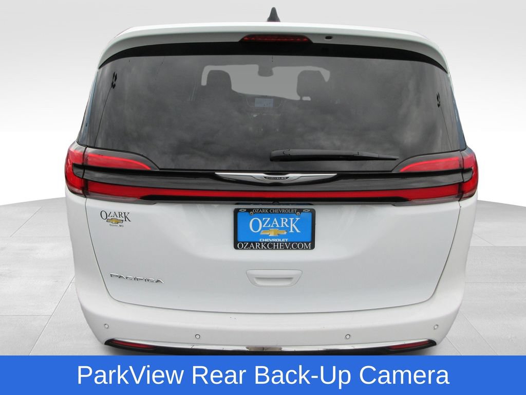 Used 2023 Chrysler Pacifica Touring-L FWD image 4