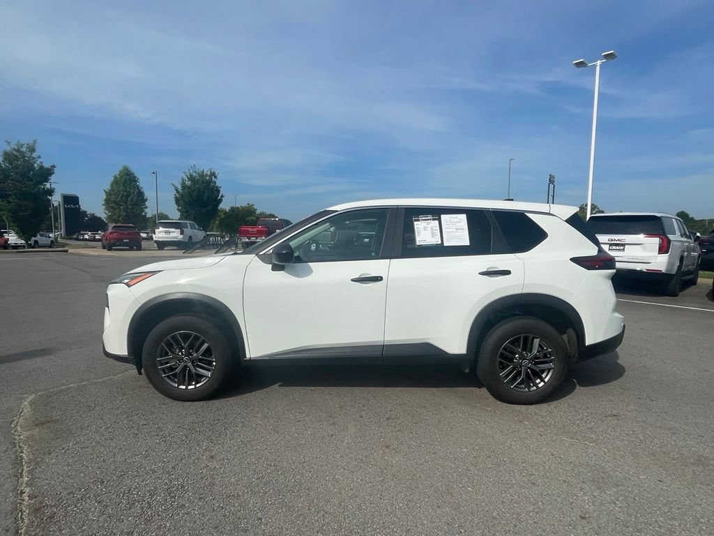 Used 2024 Nissan Rogue S AWD/4WD image 4