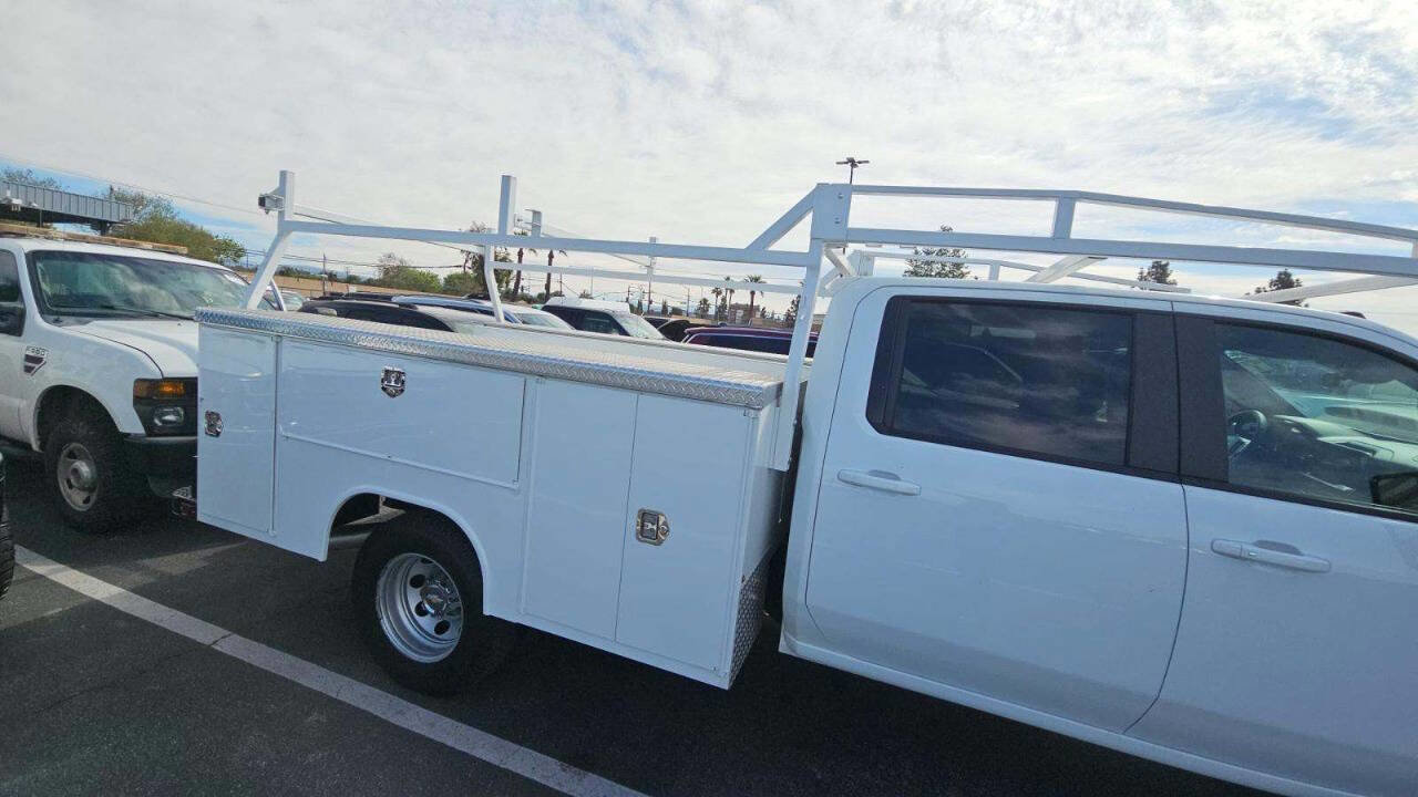 Used 2025 Chevrolet Silverado 3500 LT w/ Convenience Package image 2