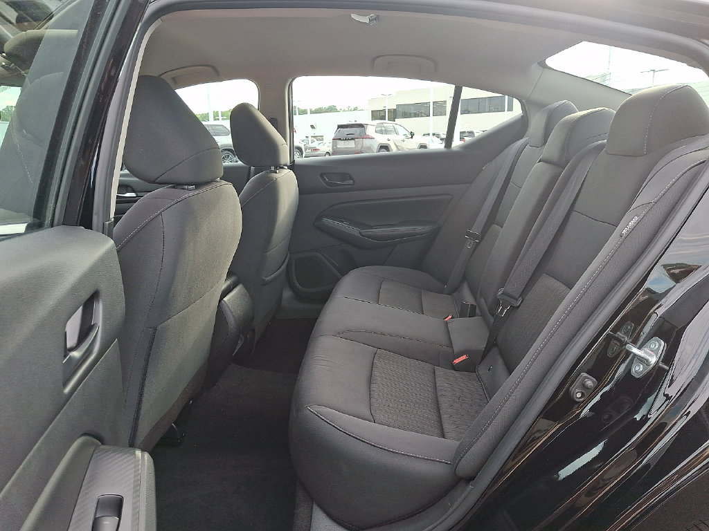Used 2025 Nissan Altima 2.5 SV AWD/4WD image 10