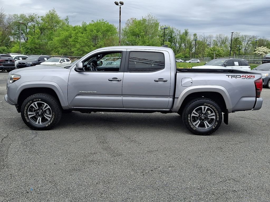 Used 2018 Toyota Tacoma TRD Sport w/ Technology Package AWD/4WD image 9