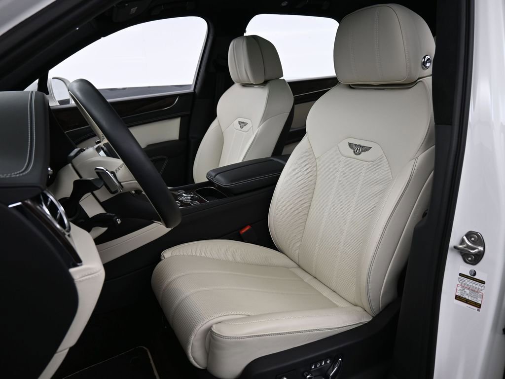 Certified 2023 Bentley Bentayga Plug-In Hybrid AWD/4WD image 5