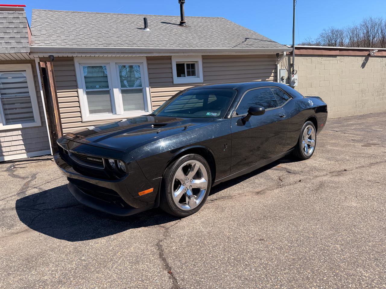 Used 2014 Dodge Challenger SXT w/ Super Sport Group (SS/T) image 2