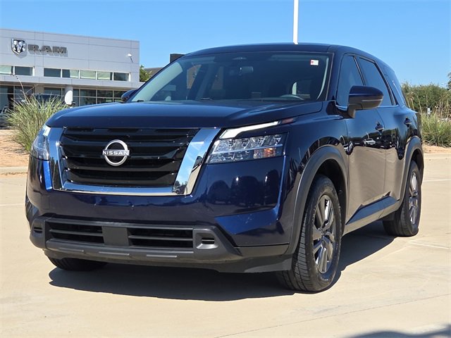 Used 2022 Nissan Pathfinder S image 3