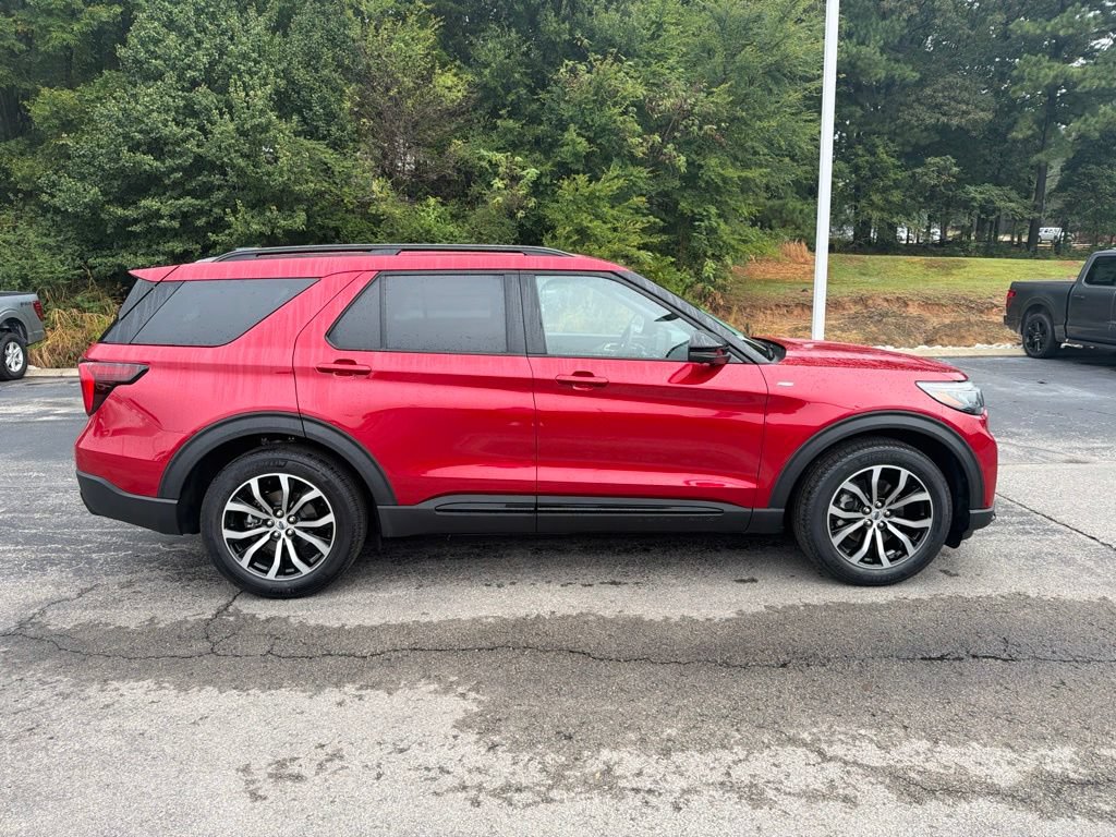 Used 2026 Ford Explorer ST-Line w/ Premium Package RWD image 2