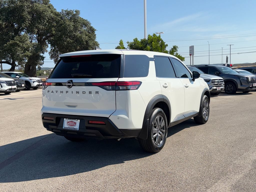 Used 2026 Nissan Pathfinder S FWD image 5