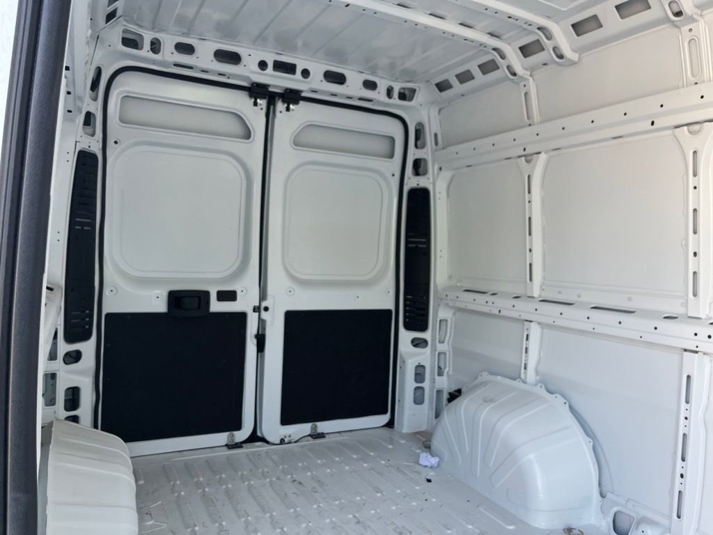 Used 2025 RAM ProMaster 2500 w/ Convenience Group image 25